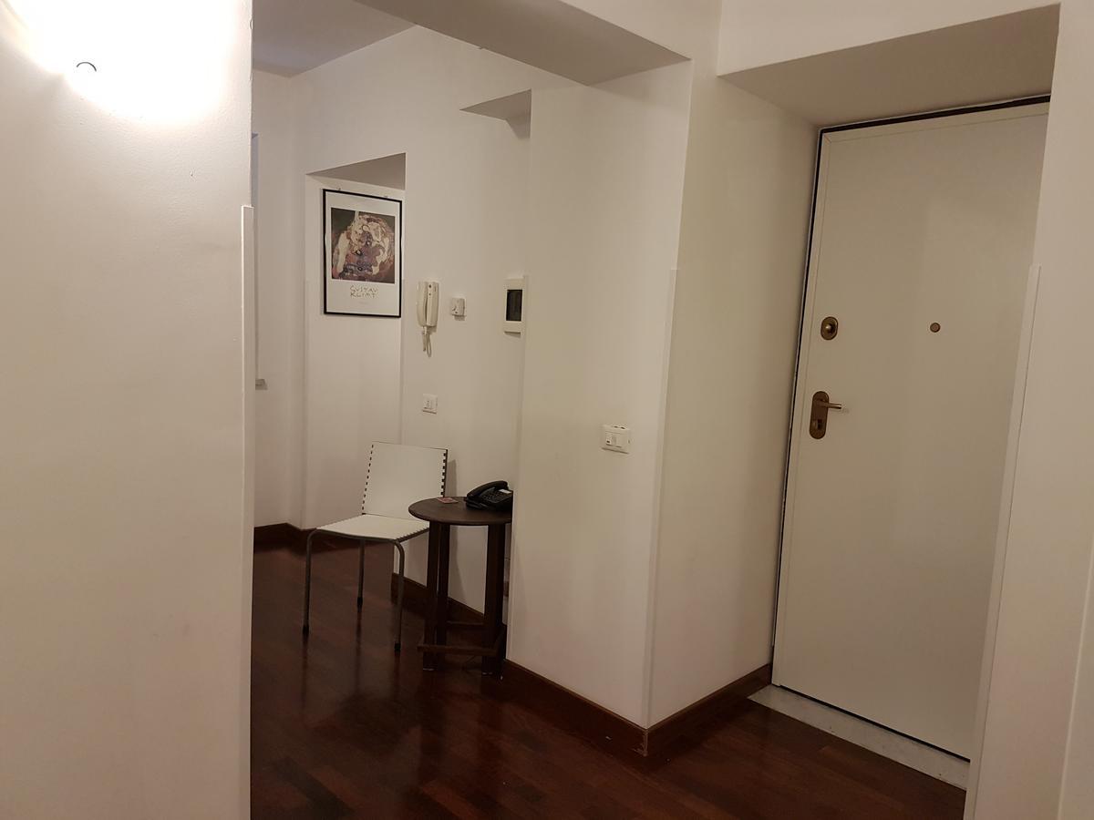 Bed & Parking Apartment Palermo Exterior photo