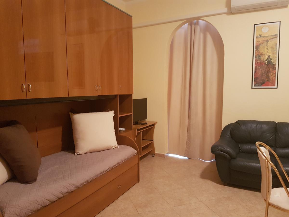 Bed & Parking Apartment Palermo Exterior photo