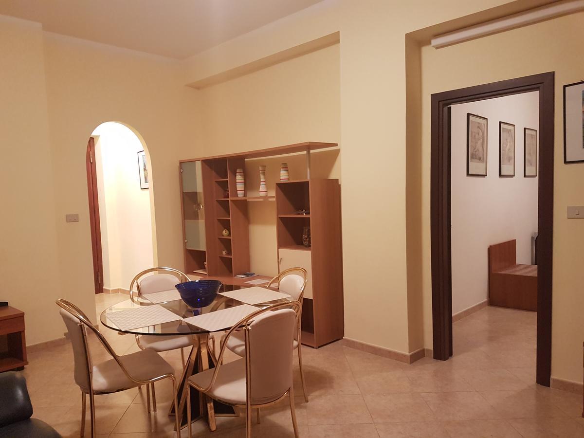 Bed & Parking Apartment Palermo Exterior photo